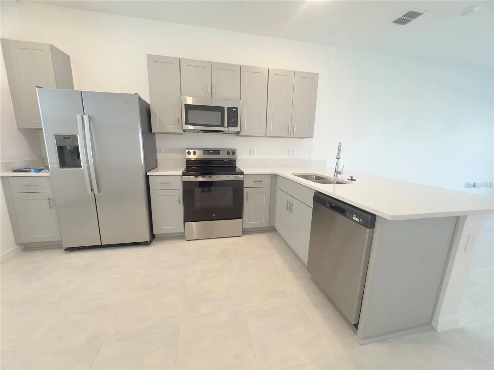 2852 SKYLINE LOOP 2