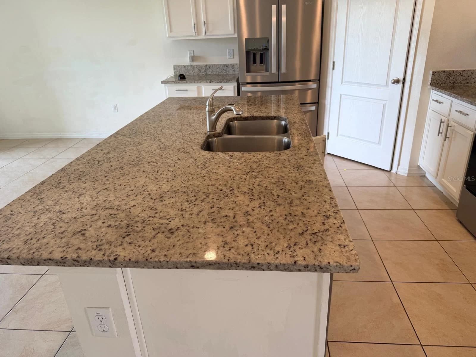 1229 RED HILL 5