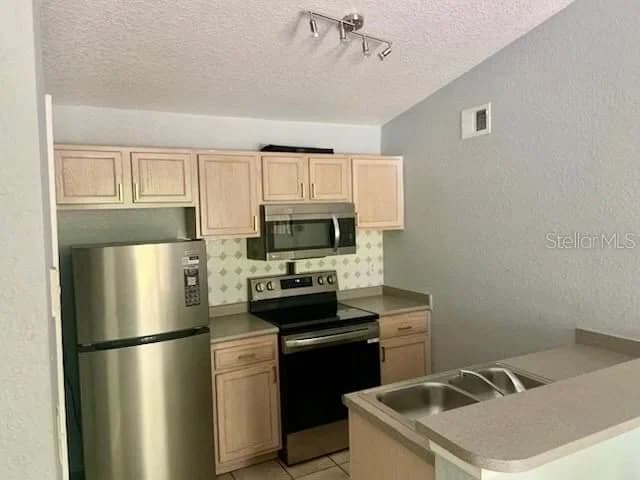 8939 LATREC, Orlando, FL 32819 3