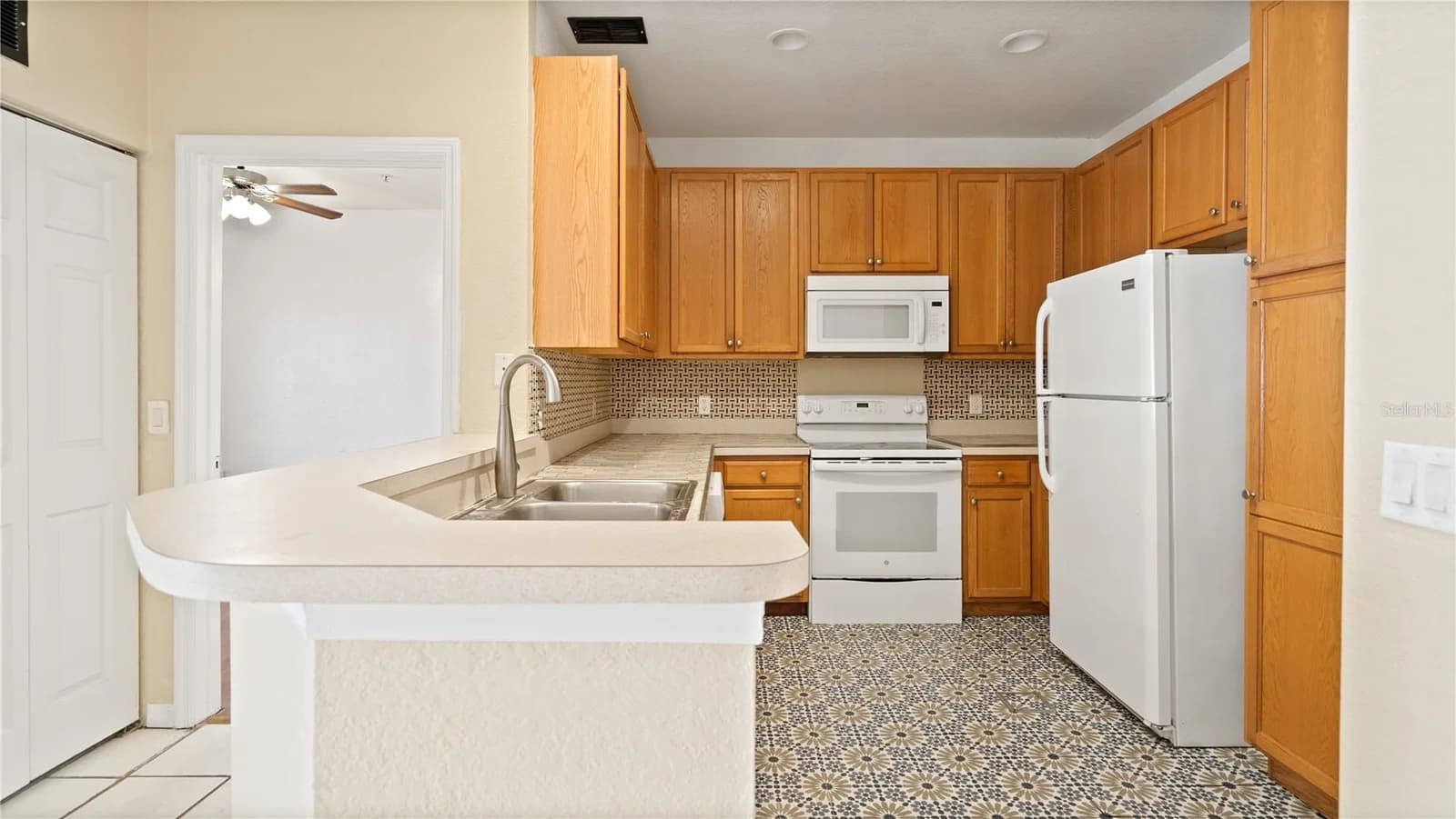 2586 GRAND CENTRAL, Orlando, FL 32839 2