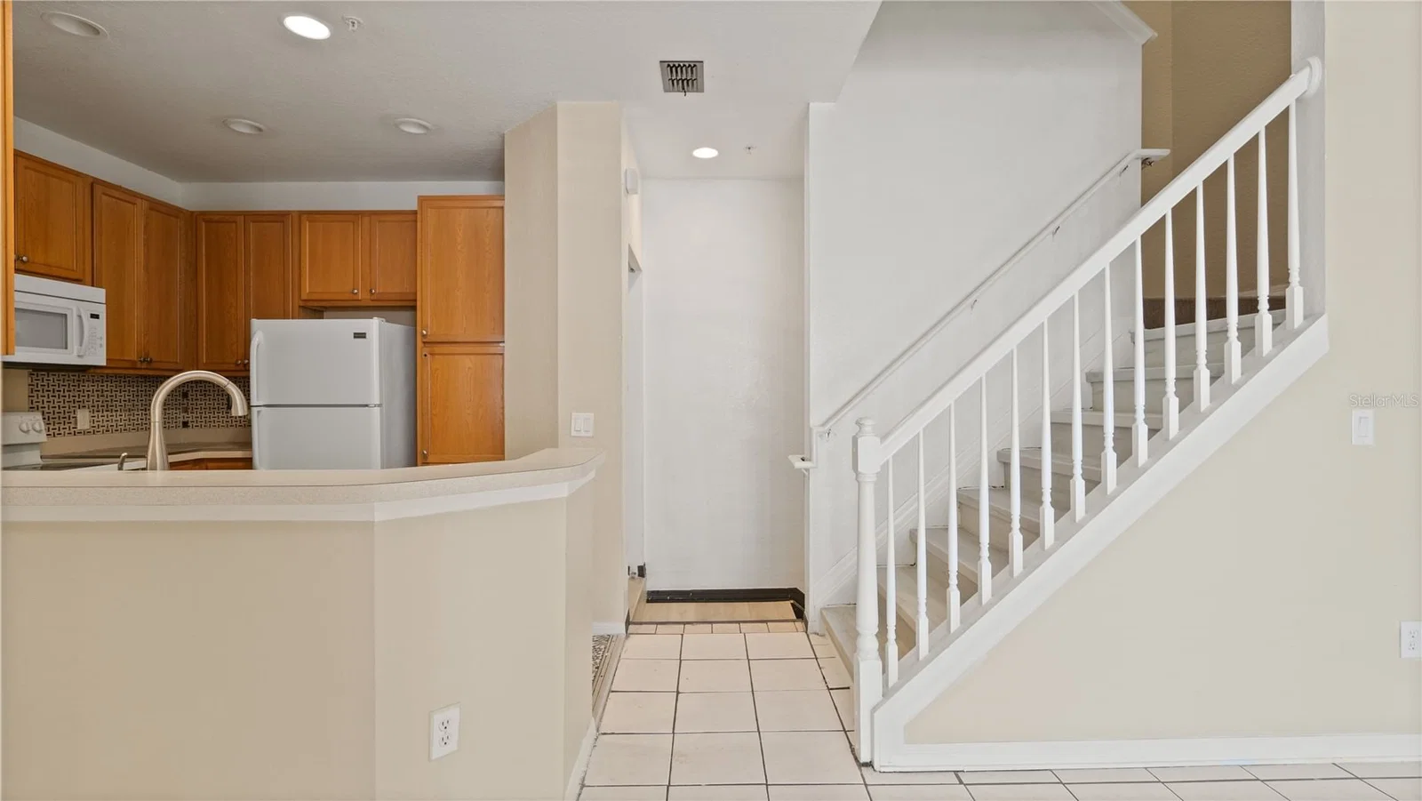 2586 GRAND CENTRAL, Orlando, FL 32839 3