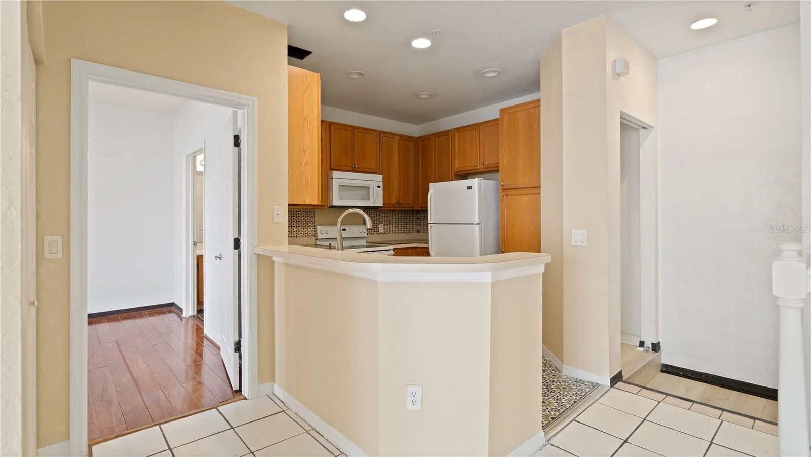2586 GRAND CENTRAL 4