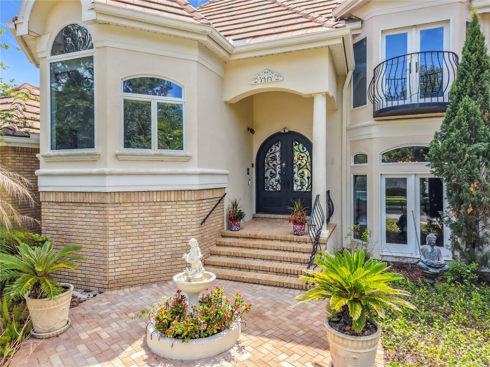 2204 CAIRNS 5