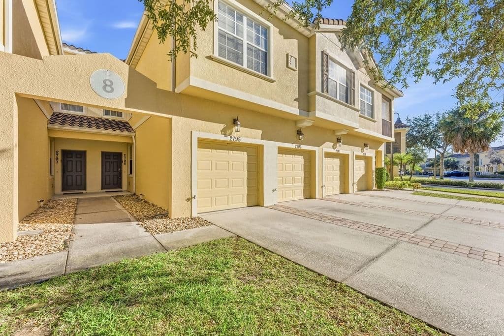 2795 OAKWATER DR, Kissimmee, FL 34747