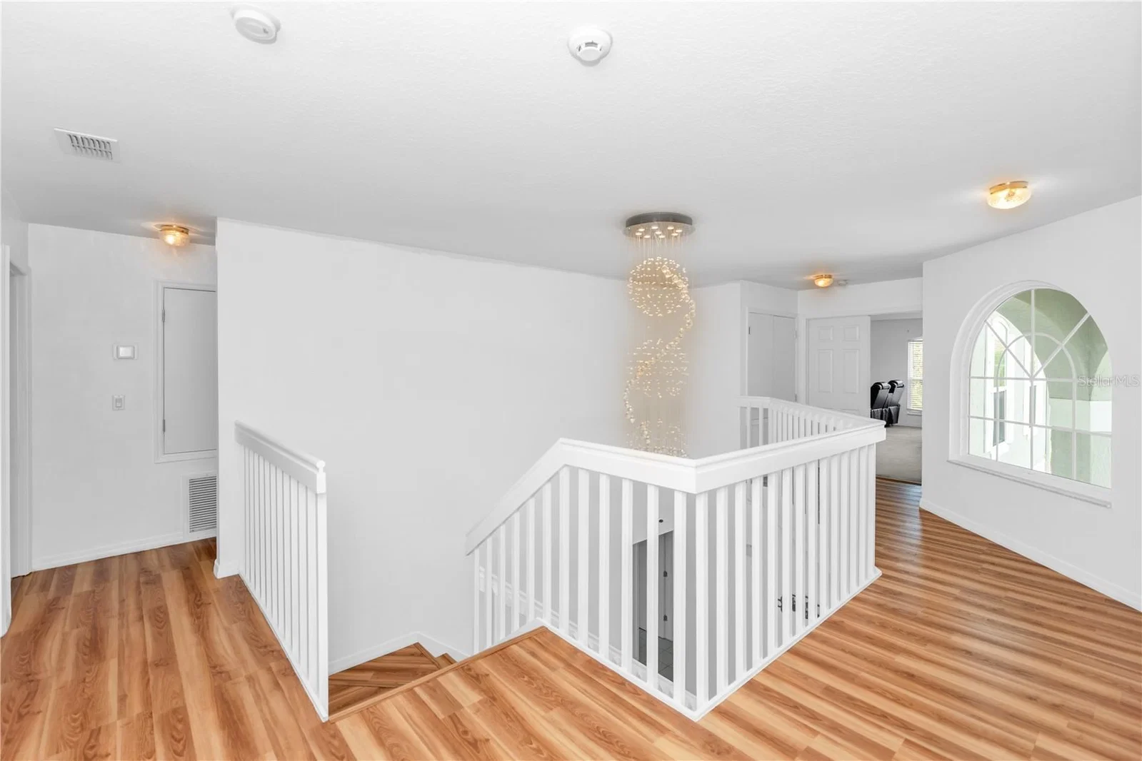 219 STRATHMORE 4