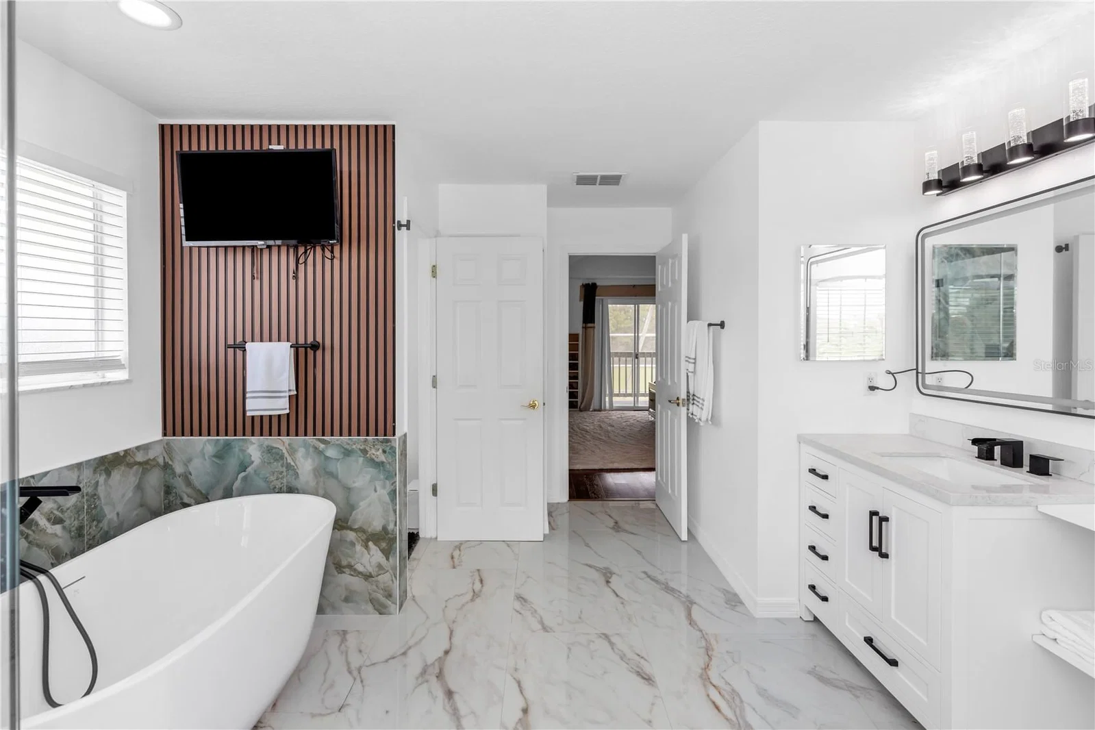 219 STRATHMORE 5