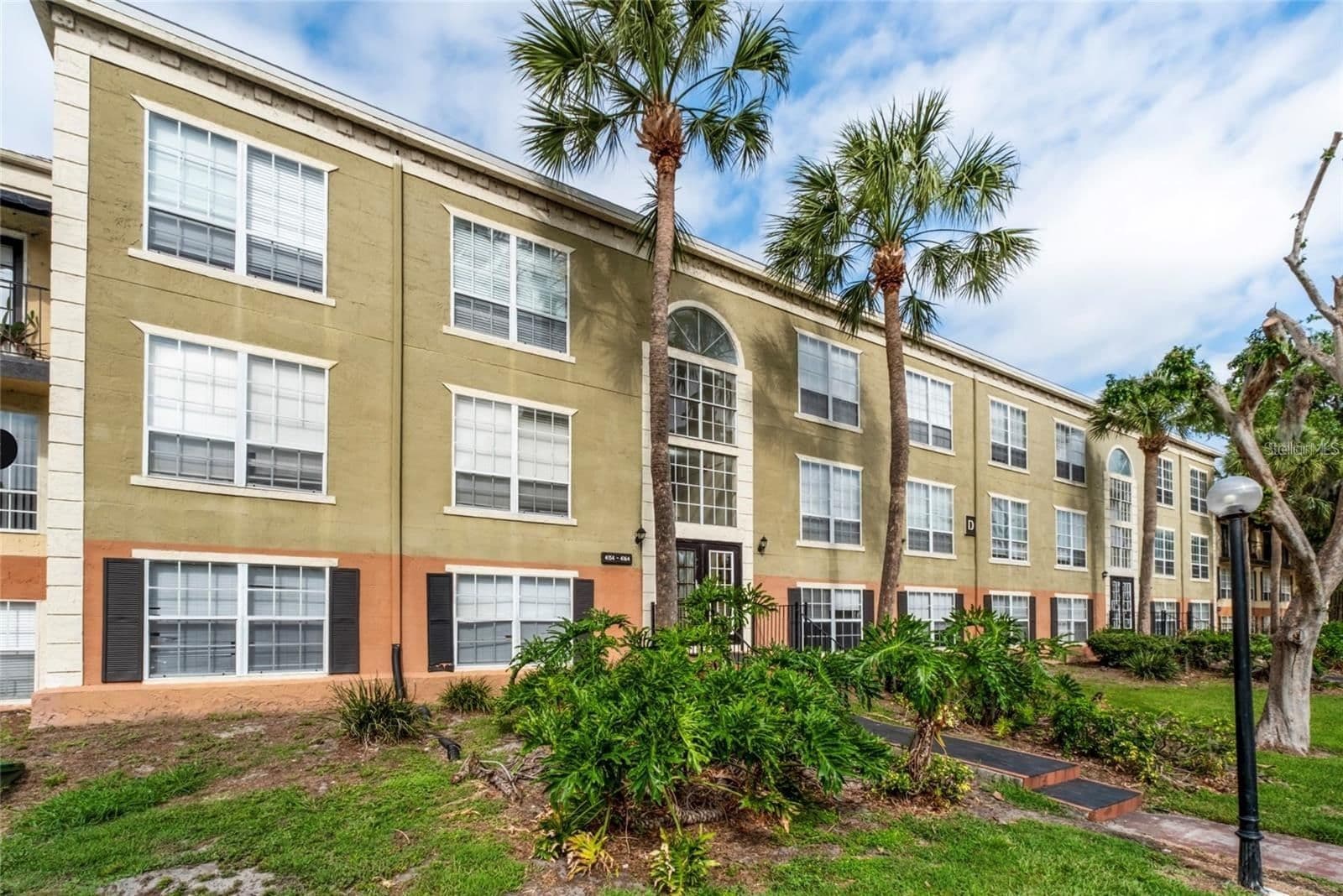4160 VERSAILLES, Orlando, FL 32808