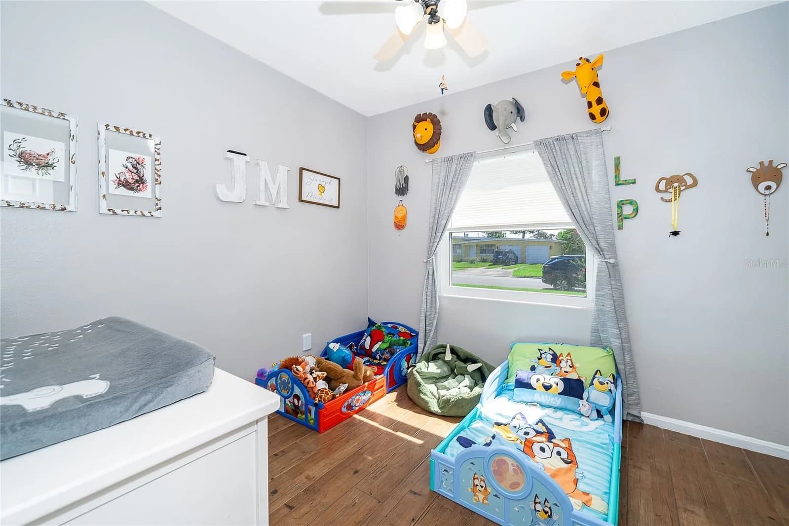 1624 HOLLIS 4