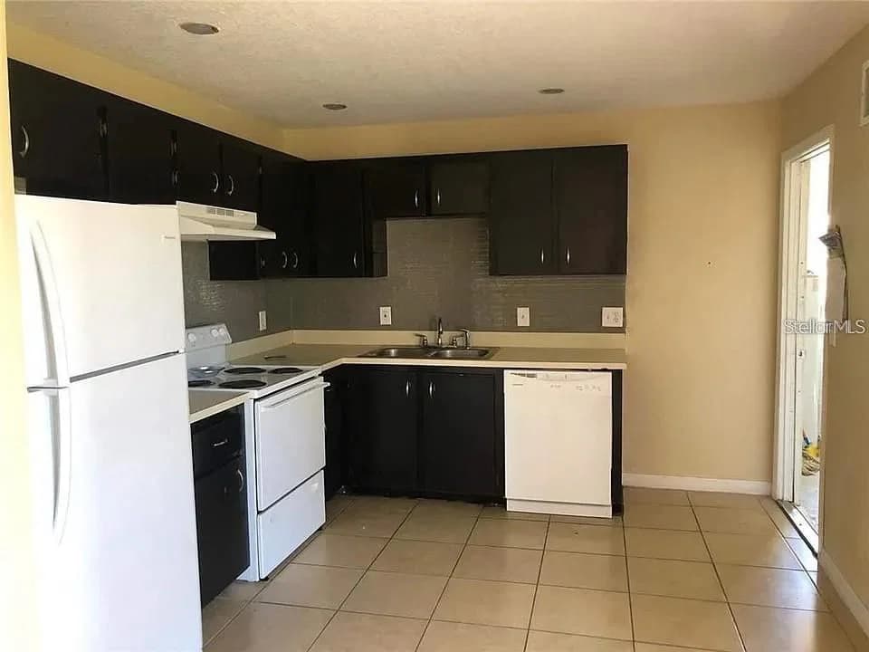 330 COLONADE 2