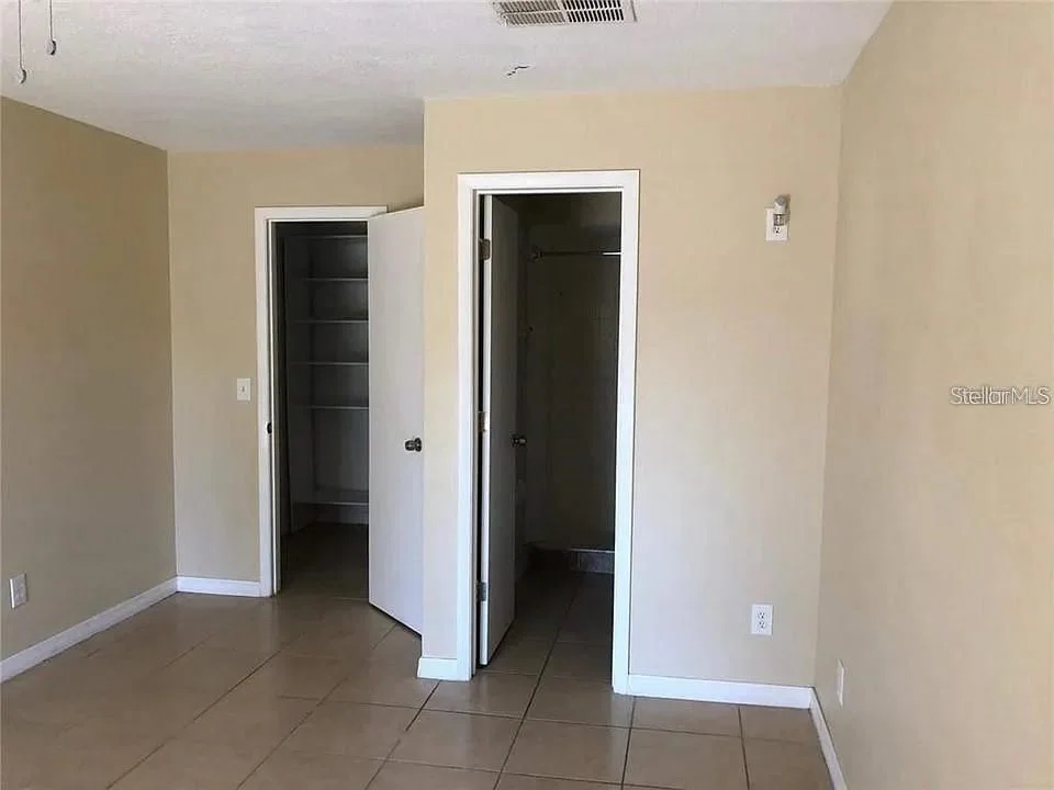 330 COLONADE 3