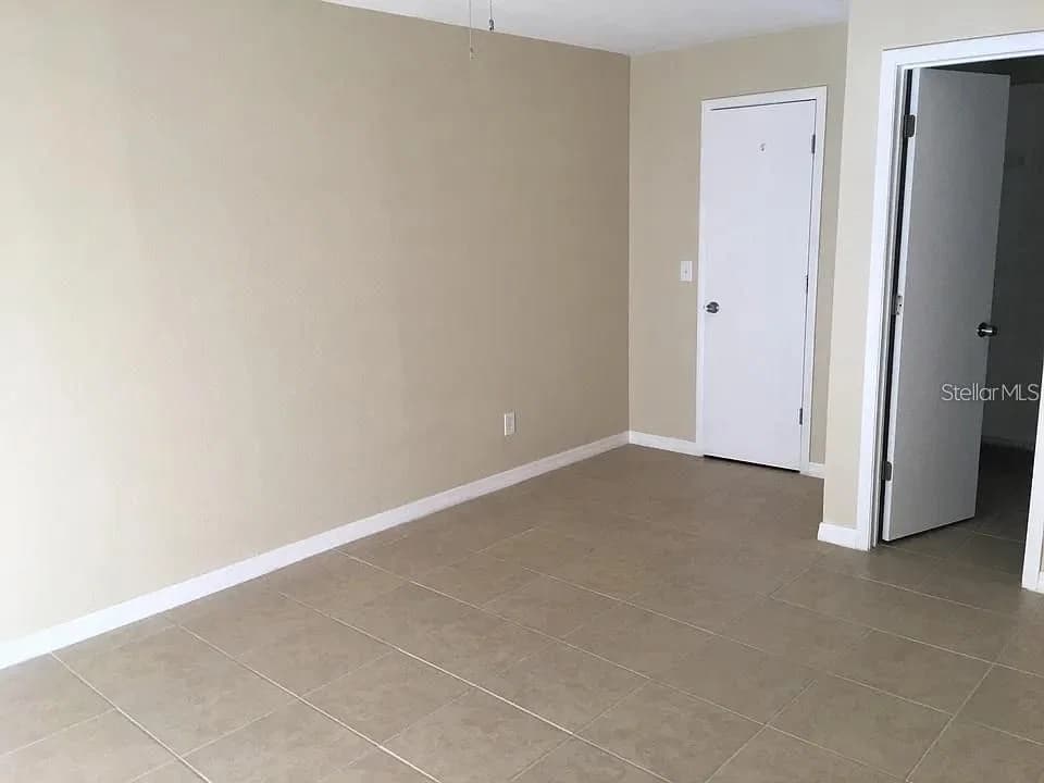 330 COLONADE 4
