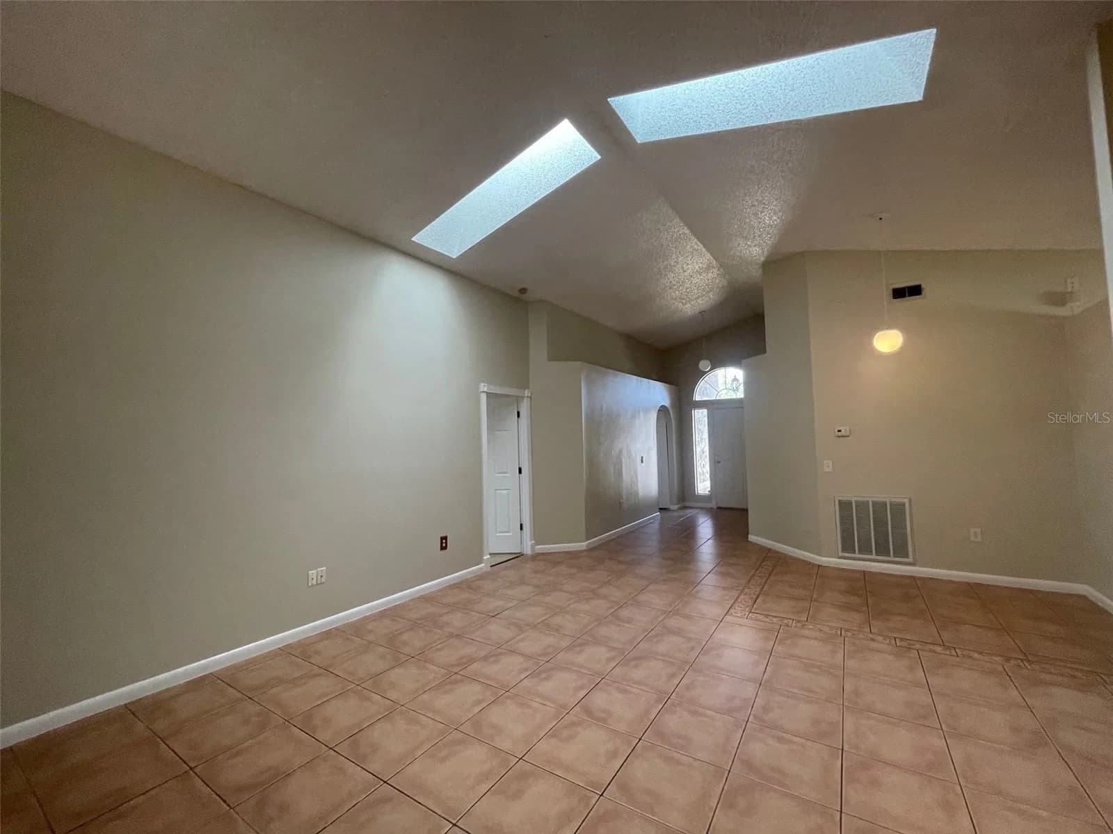4312 IVEYGLEN, Orlando, FL 32826 2