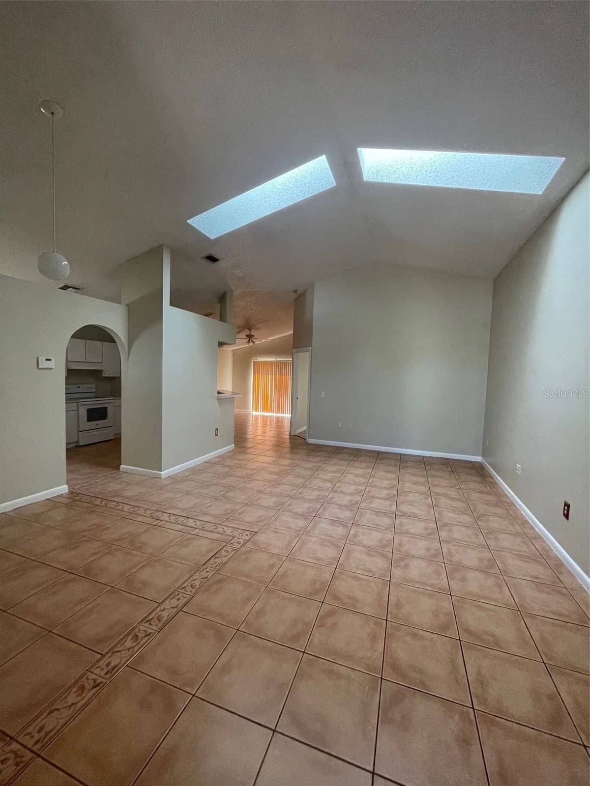 4312 IVEYGLEN, Orlando, FL 32826 3