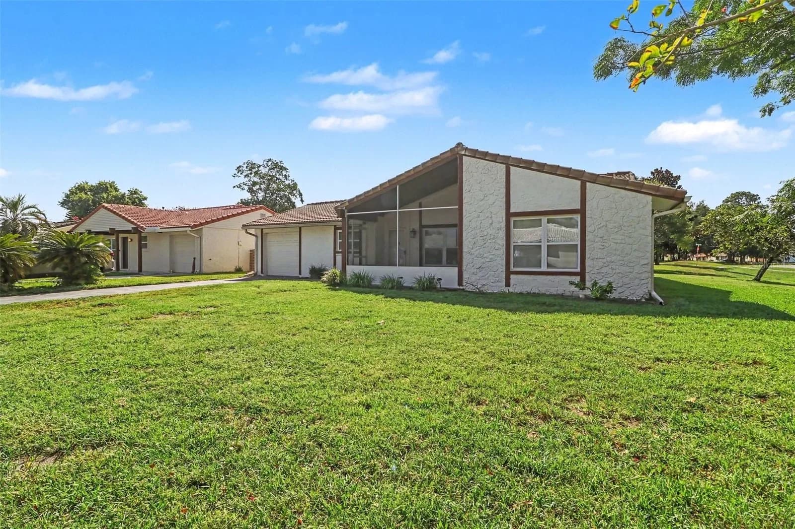 10157 BLUFF, Orlando, FL 32821 2