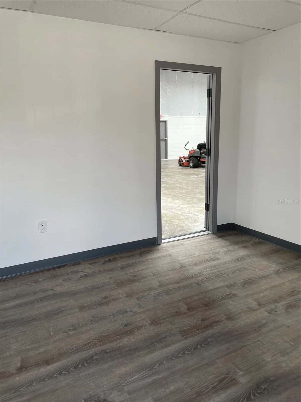 5525 COMMERCE 4