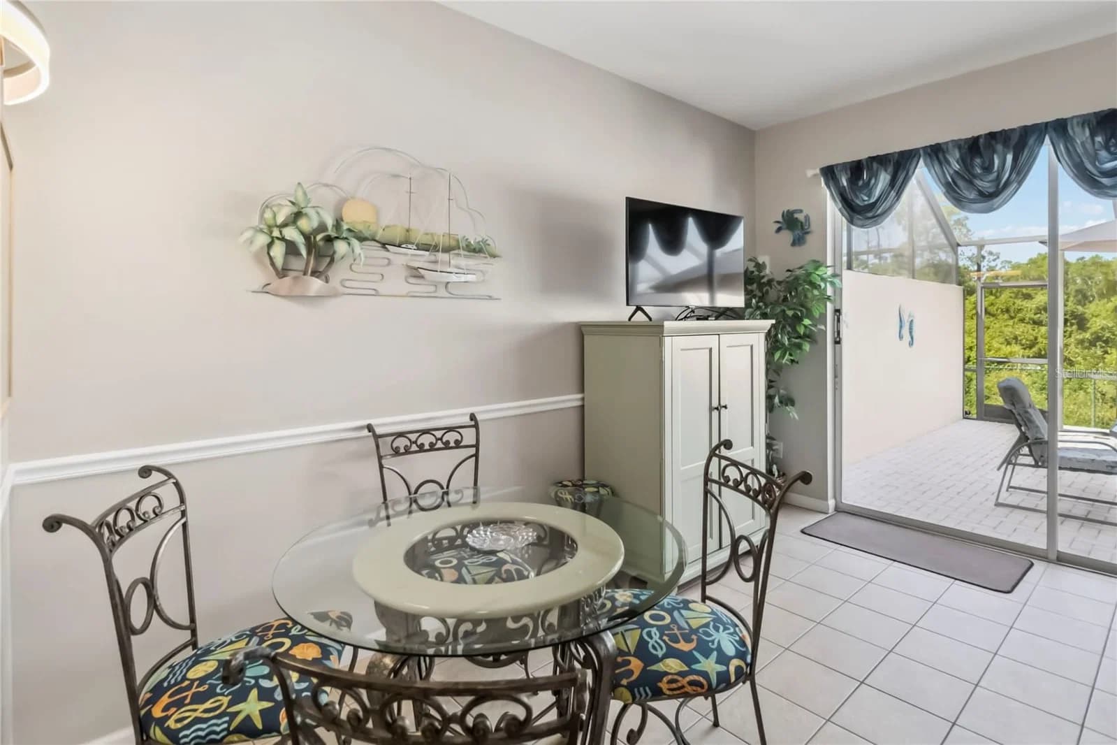 2382 SILVER PALM 4