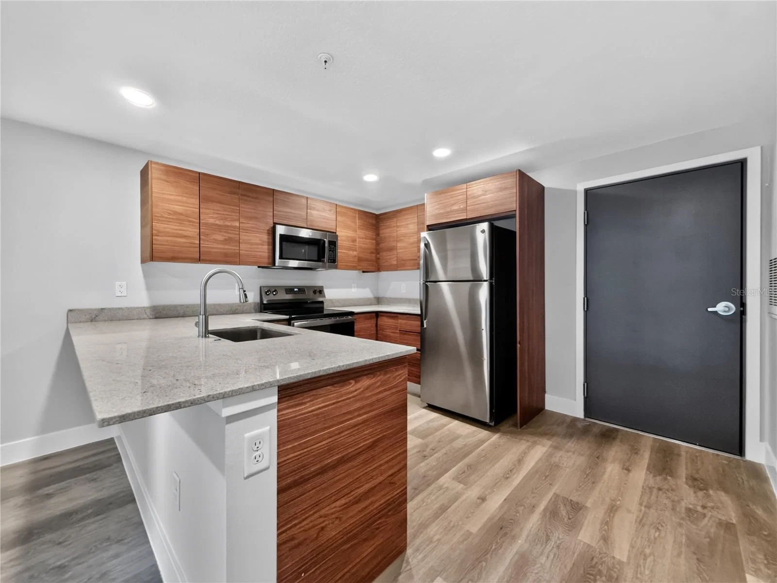 4424 TEXAS, Orlando, FL 32839 3