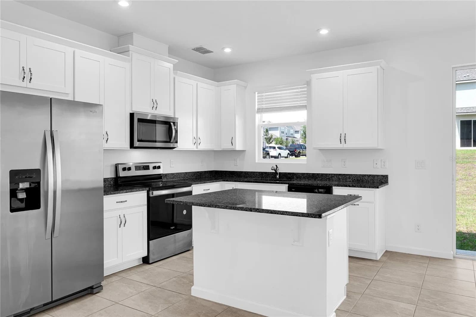 1100 LAKESHORE BREEZE 4