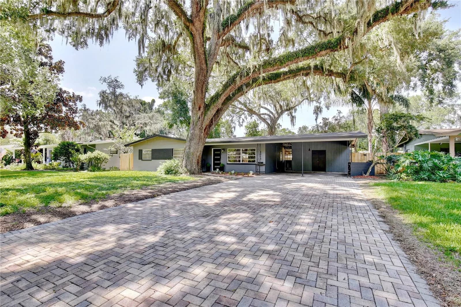 2914 LANDO, Orlando, FL 32806 3