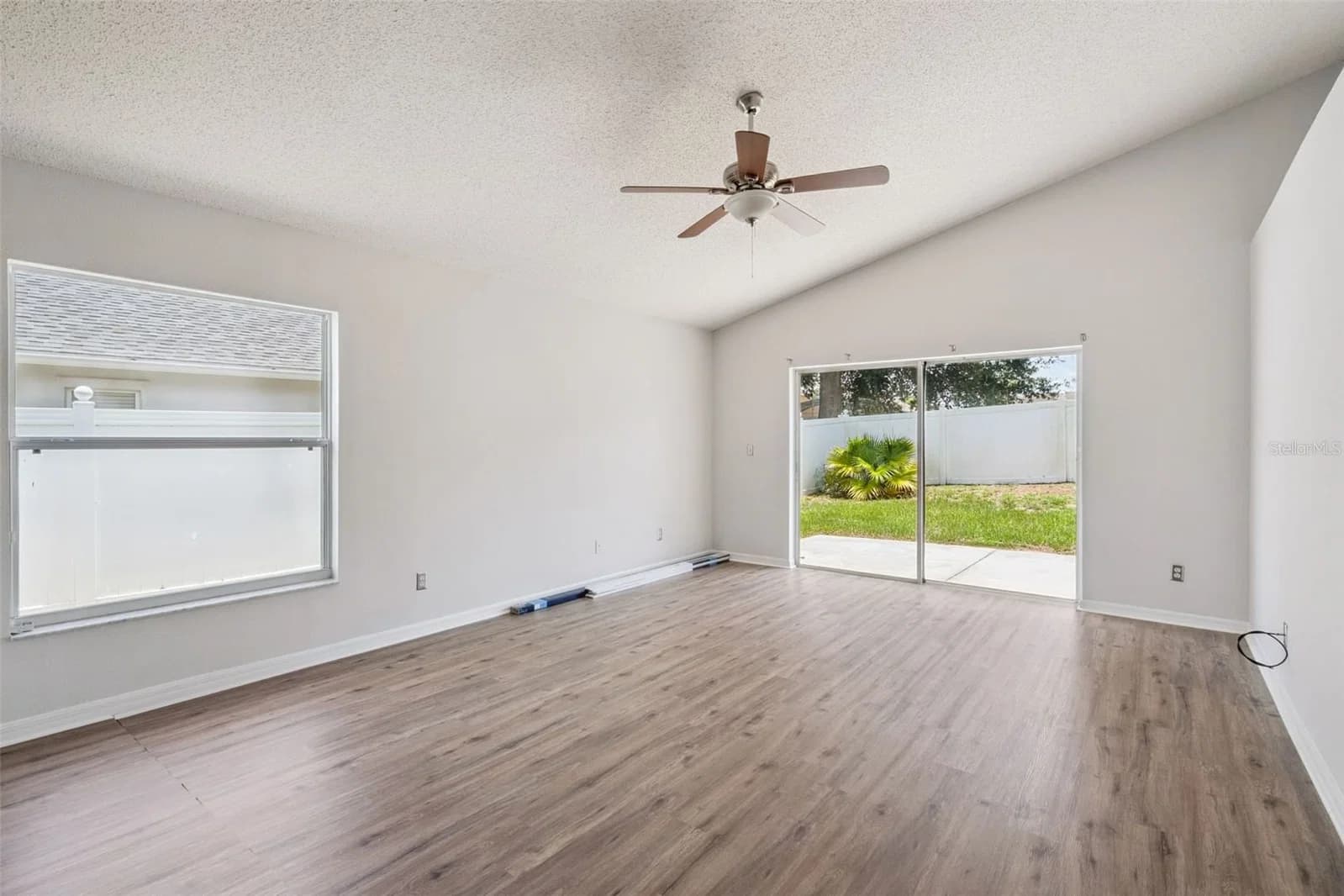 622 DELANCEY 4