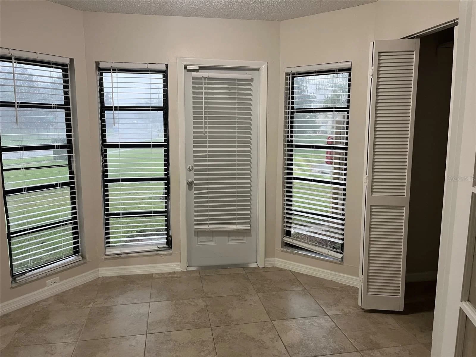 4372 MIDDLEBROOK 4