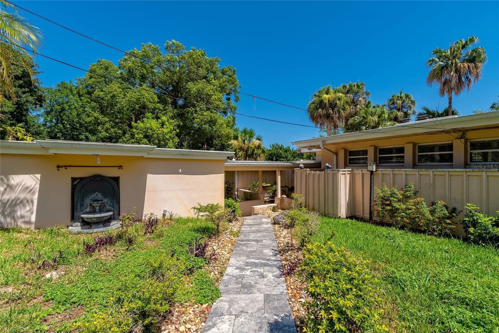 2425 LAKE SUE 5