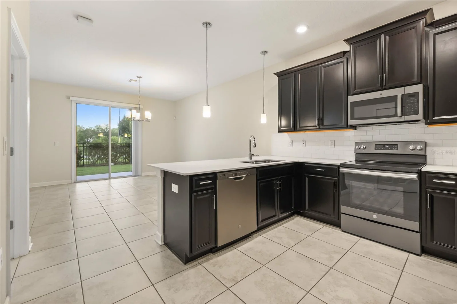 4642 TRIBUTE 5
