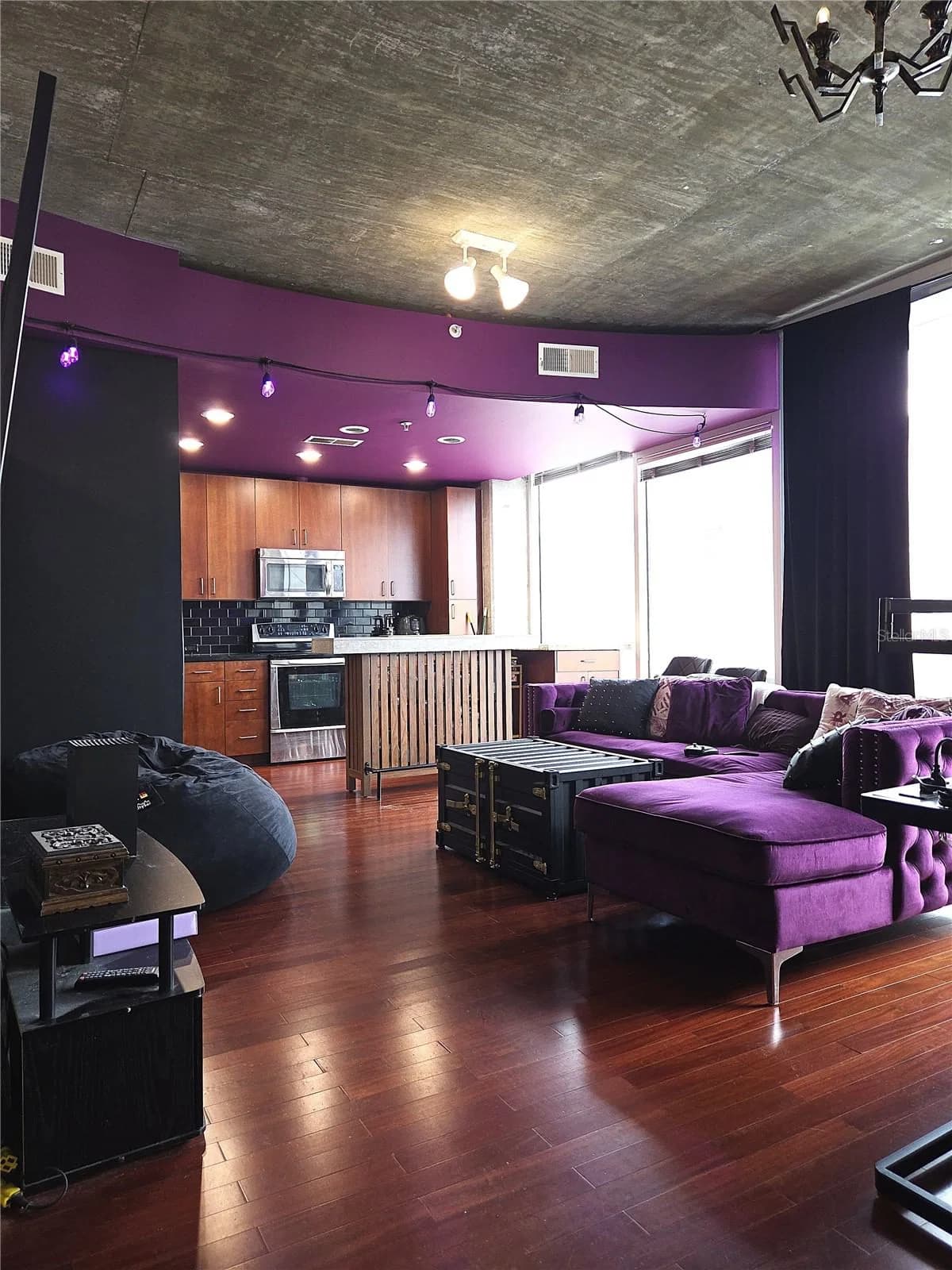 155 COURT 4