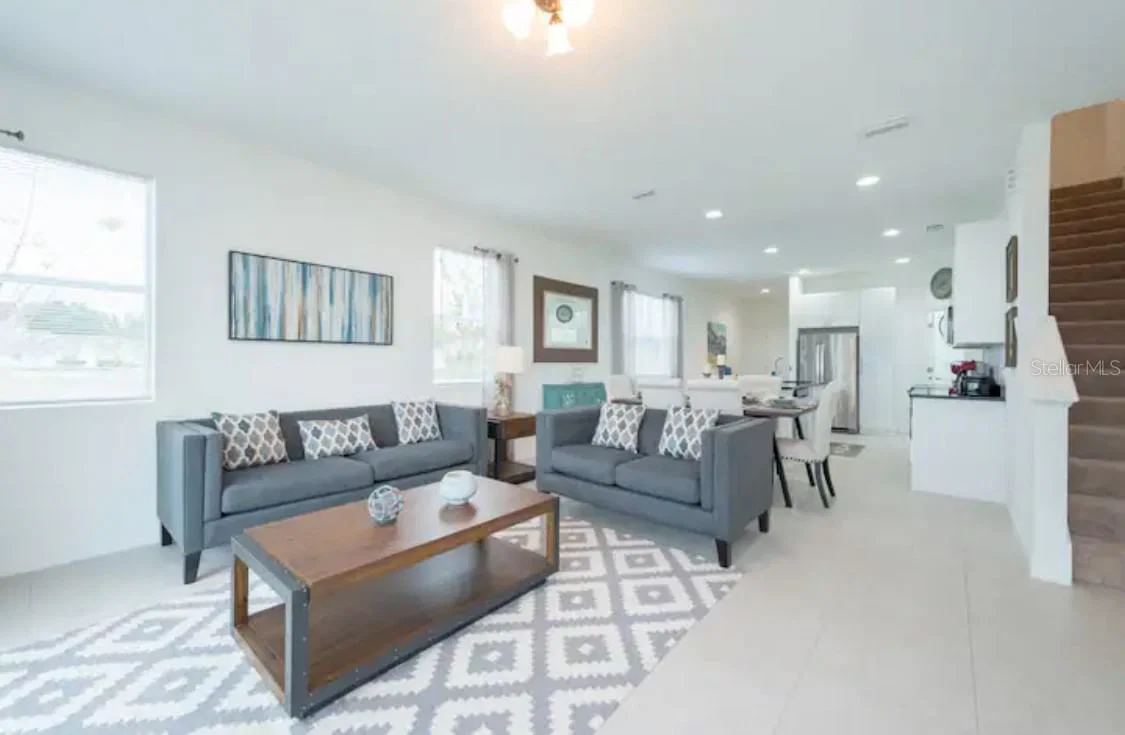 470 LAKE SHORE 3