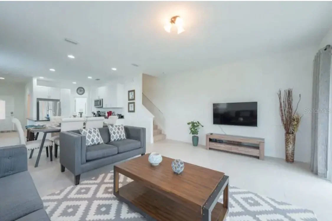 470 LAKE SHORE 4
