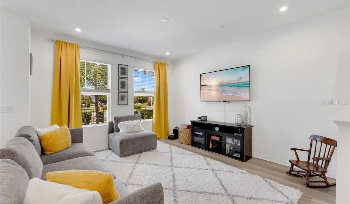 9421 RANDAL PARK 4