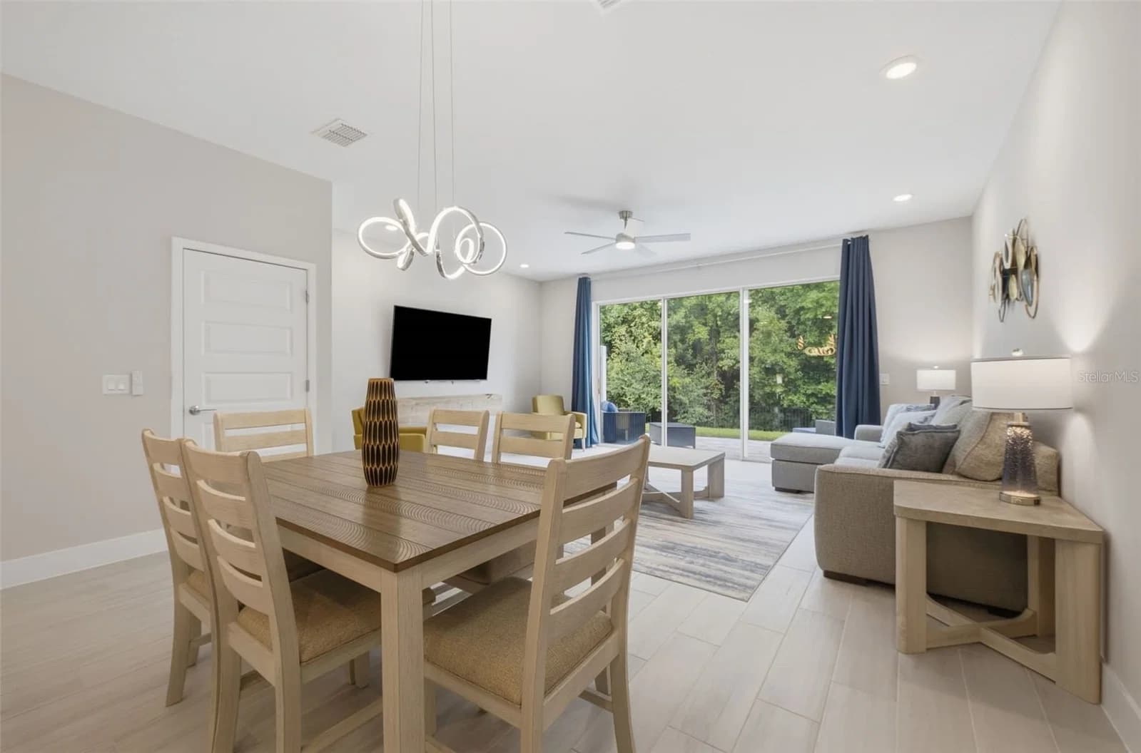 1224 ROYAL VIEW 3