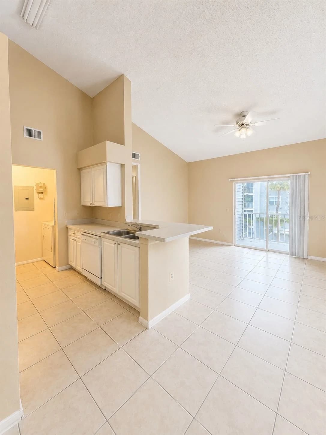 1218 BERMUDA LAKES 2