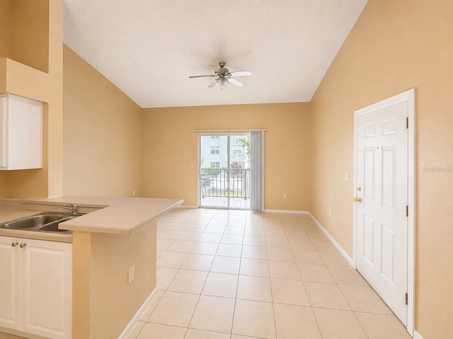 1218 BERMUDA LAKES 4