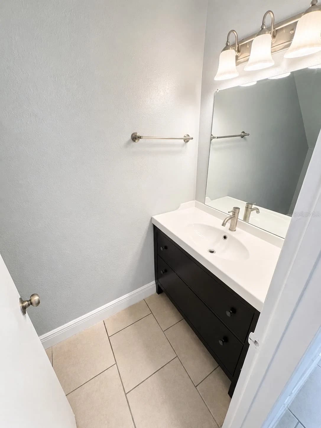 4001 WOODFERN 4