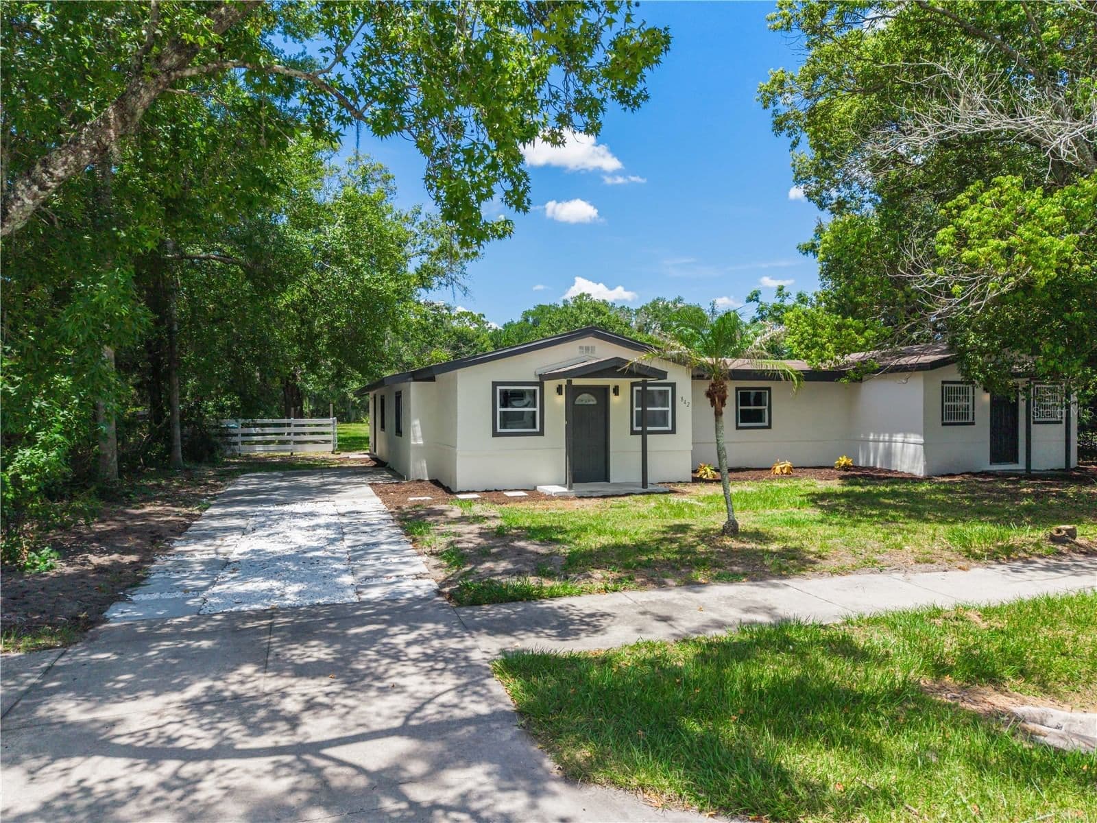 842 DENNIS, Orlando, FL 32807