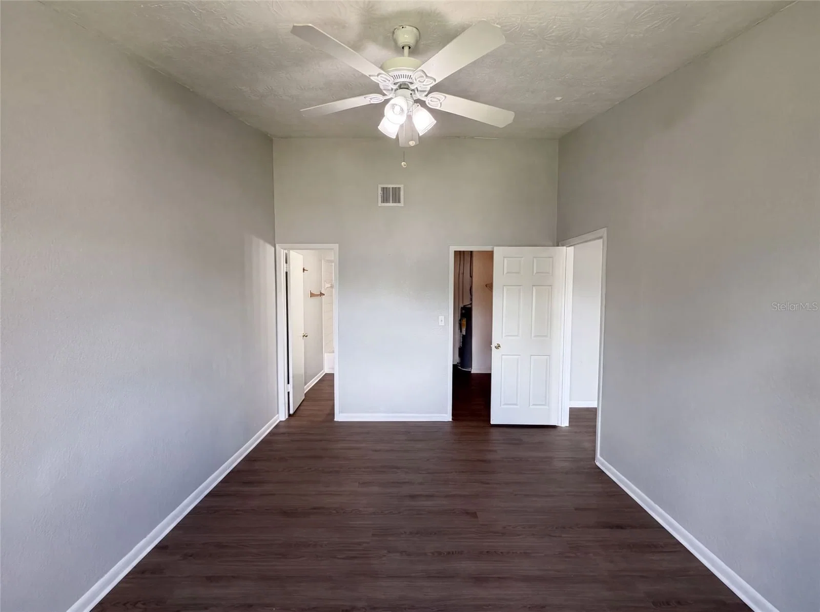 5213 VIA HACIENDA 4