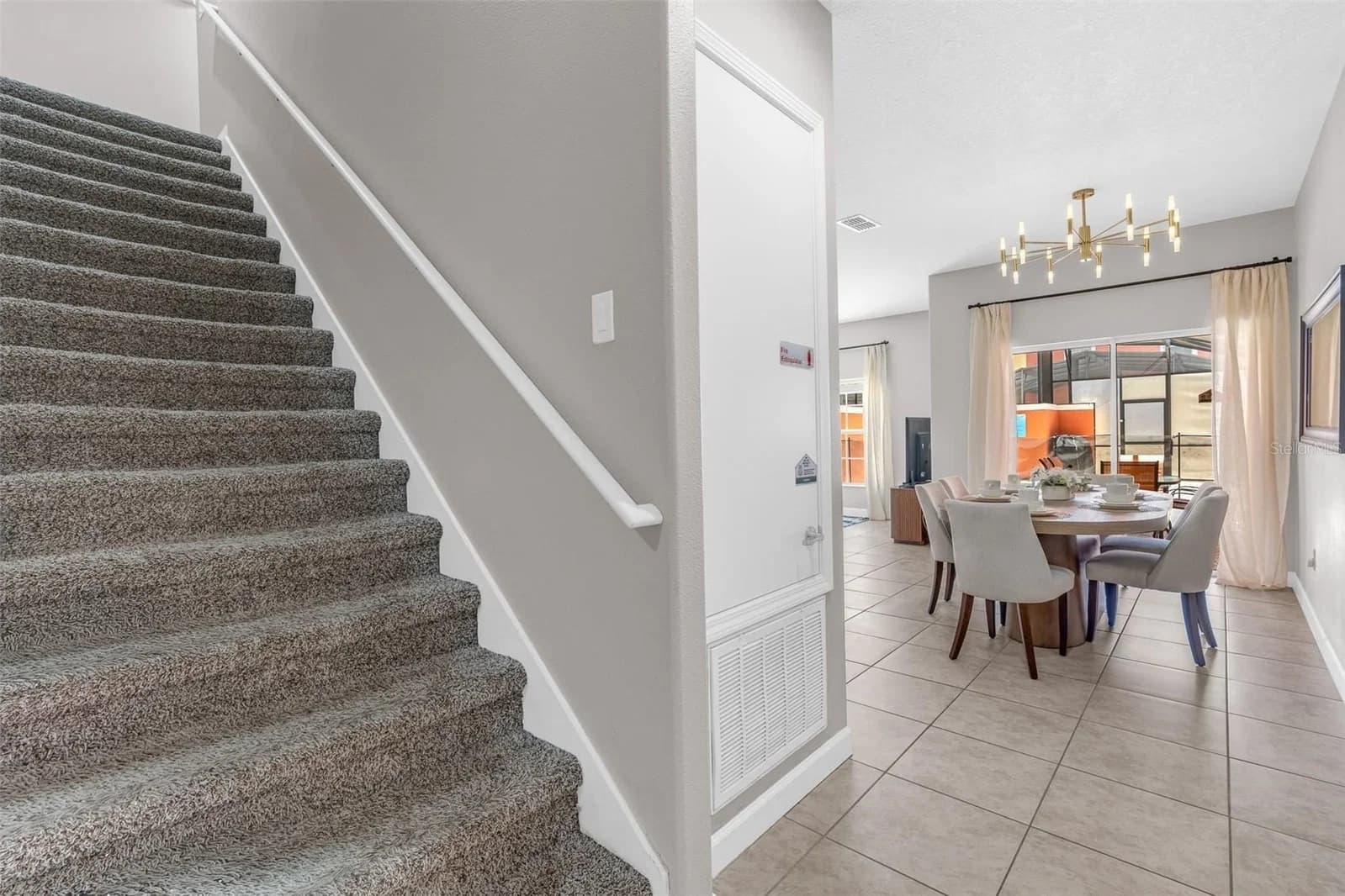 8956 CALIFORNIA PALM 4