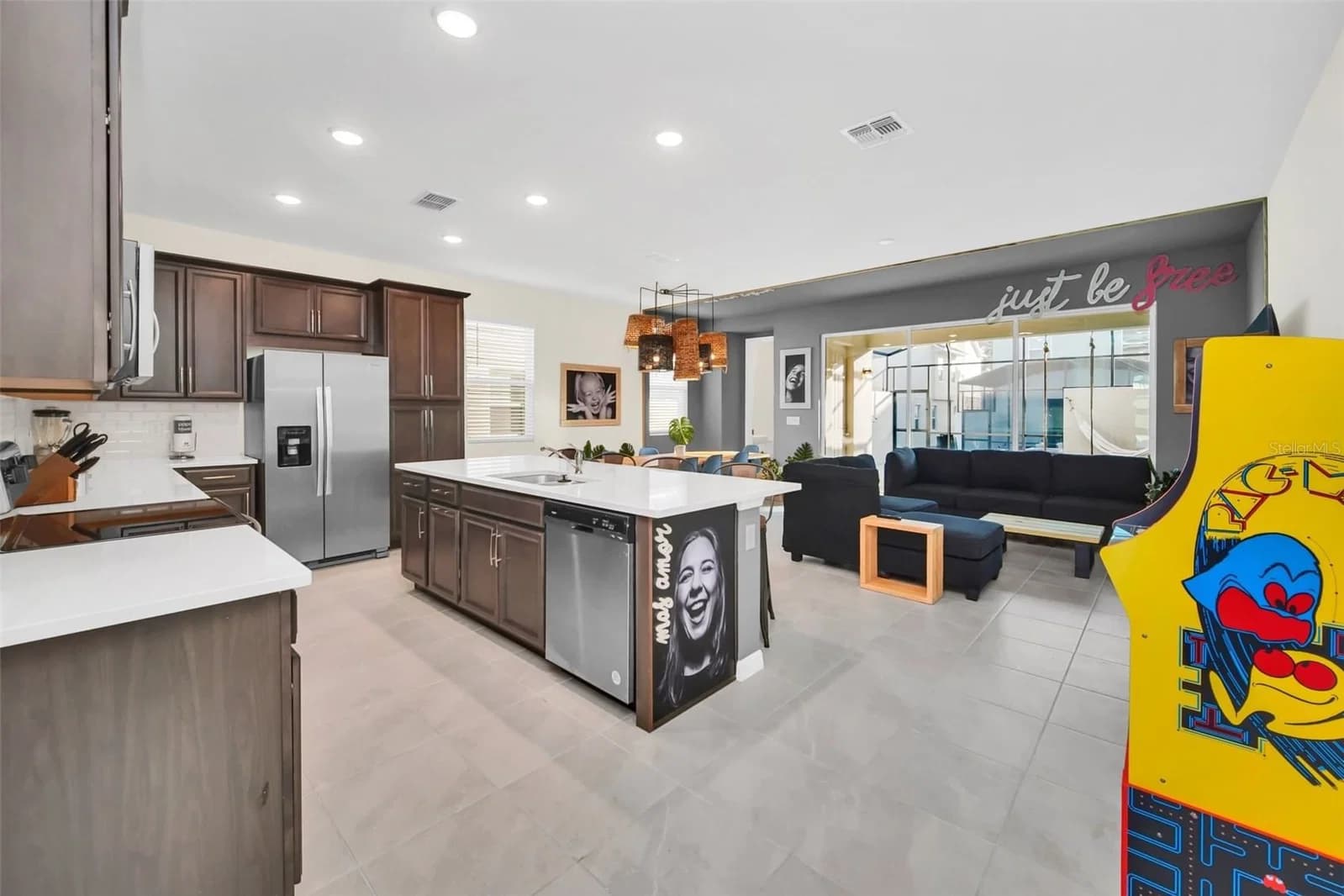 1672 TROPICAL PALMS 5