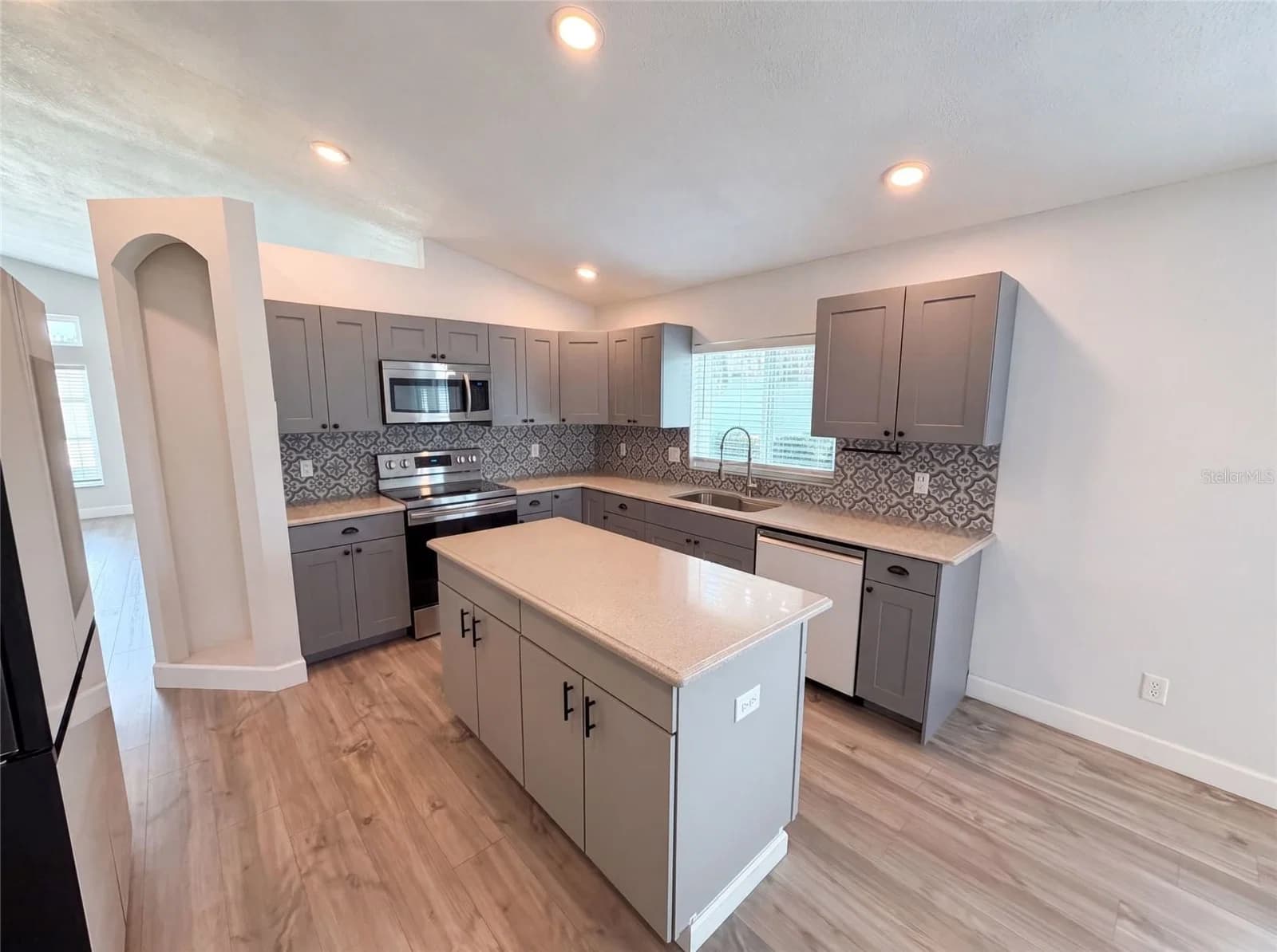 3800 SEMINOLE 2