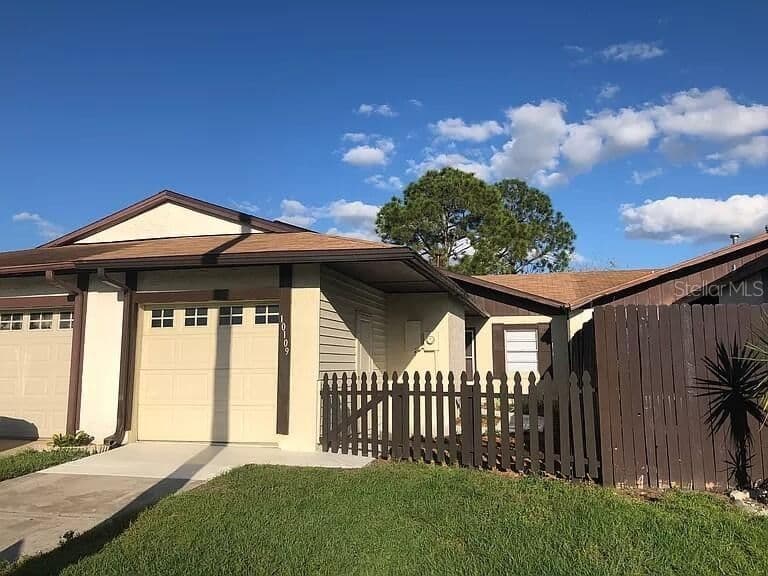 10109 BLAZED TREE, Orlando, FL 32821