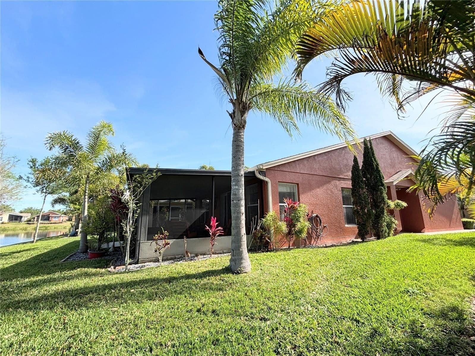 585 GRAND CANAL 2