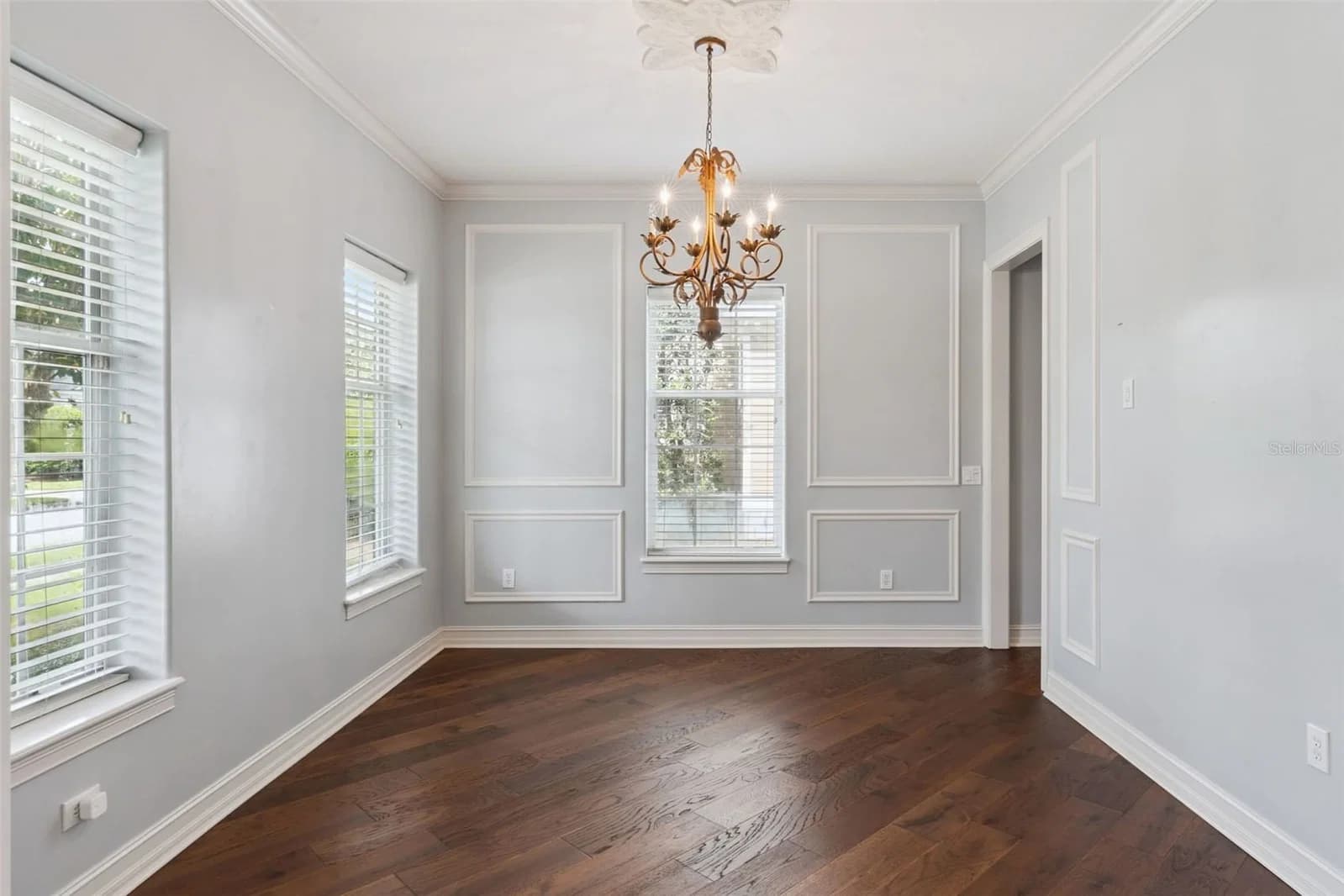 906 SPRING PARK 5