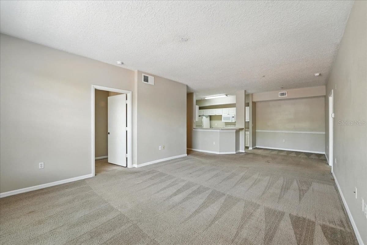 5560 METROWEST 4