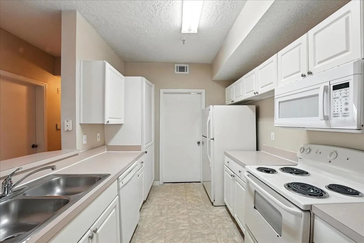 5560 METROWEST 5