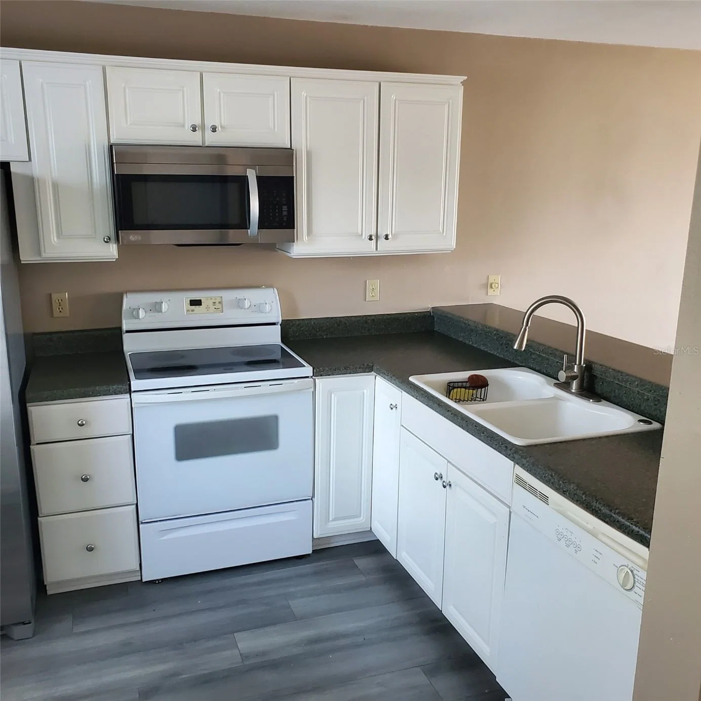 2504 WOODGATE 5