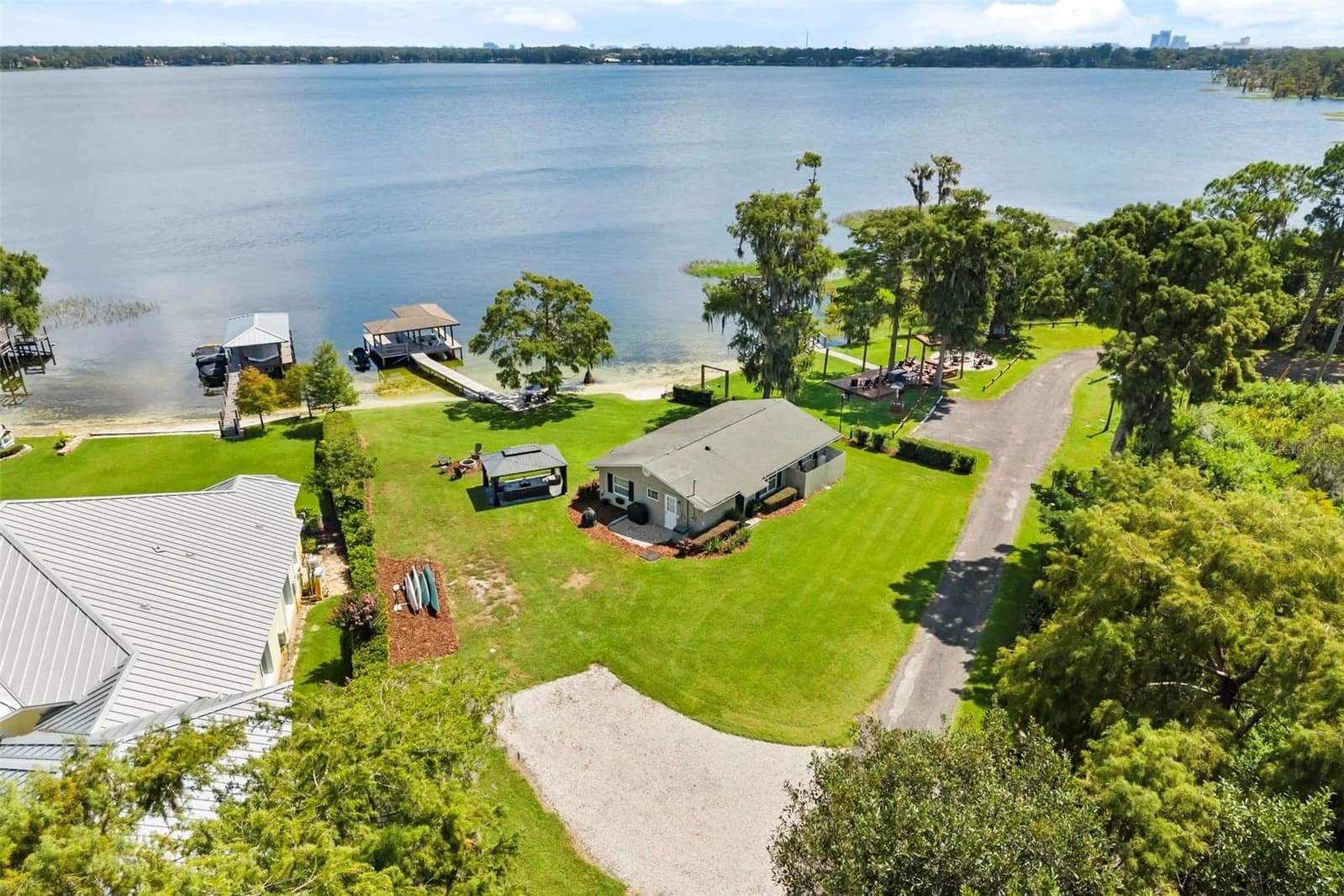 10430 LAKE COTTAGE 2