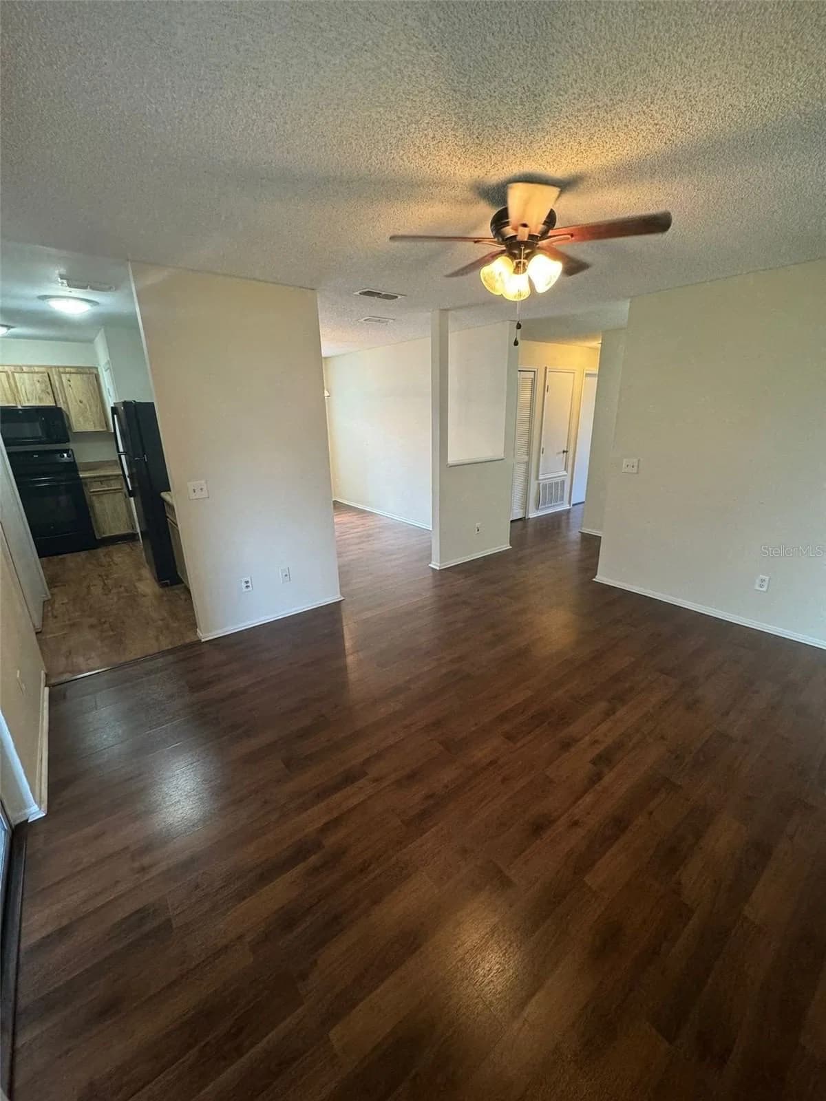 4227 PERSHING POINTE 4