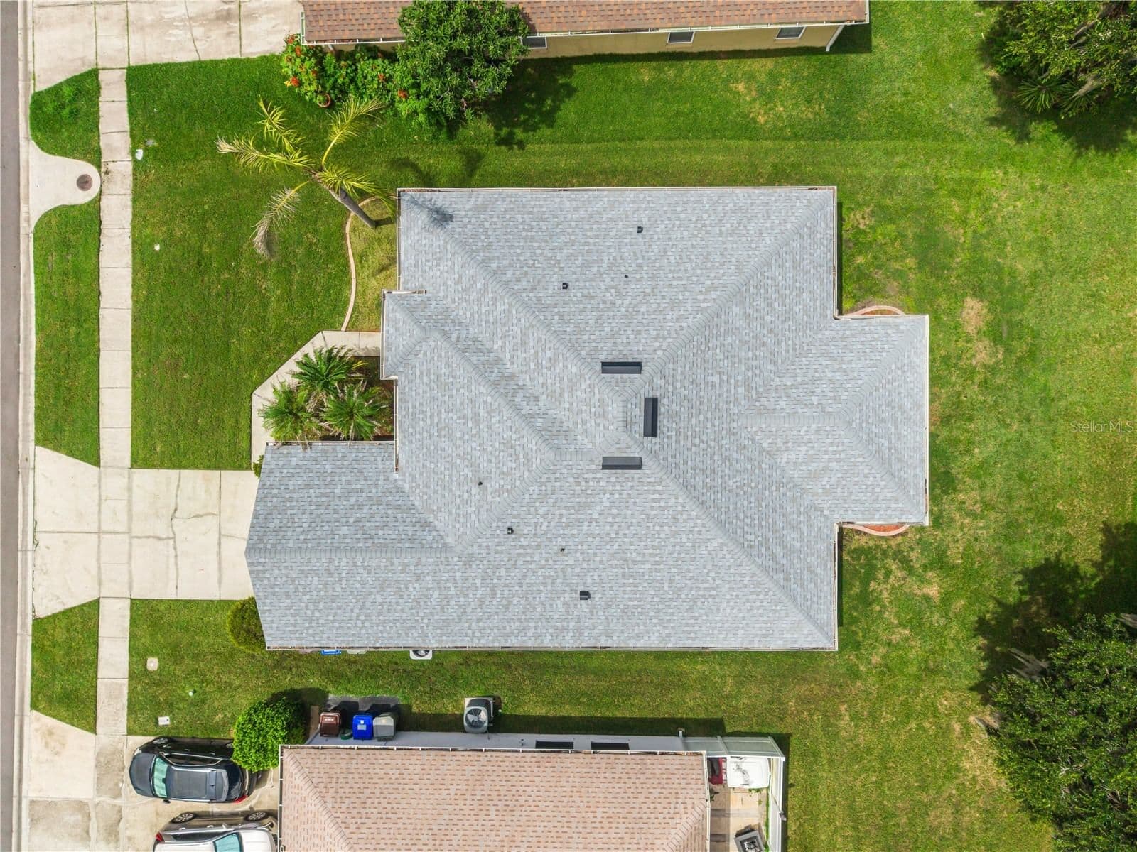 2106 THE OAKS 4