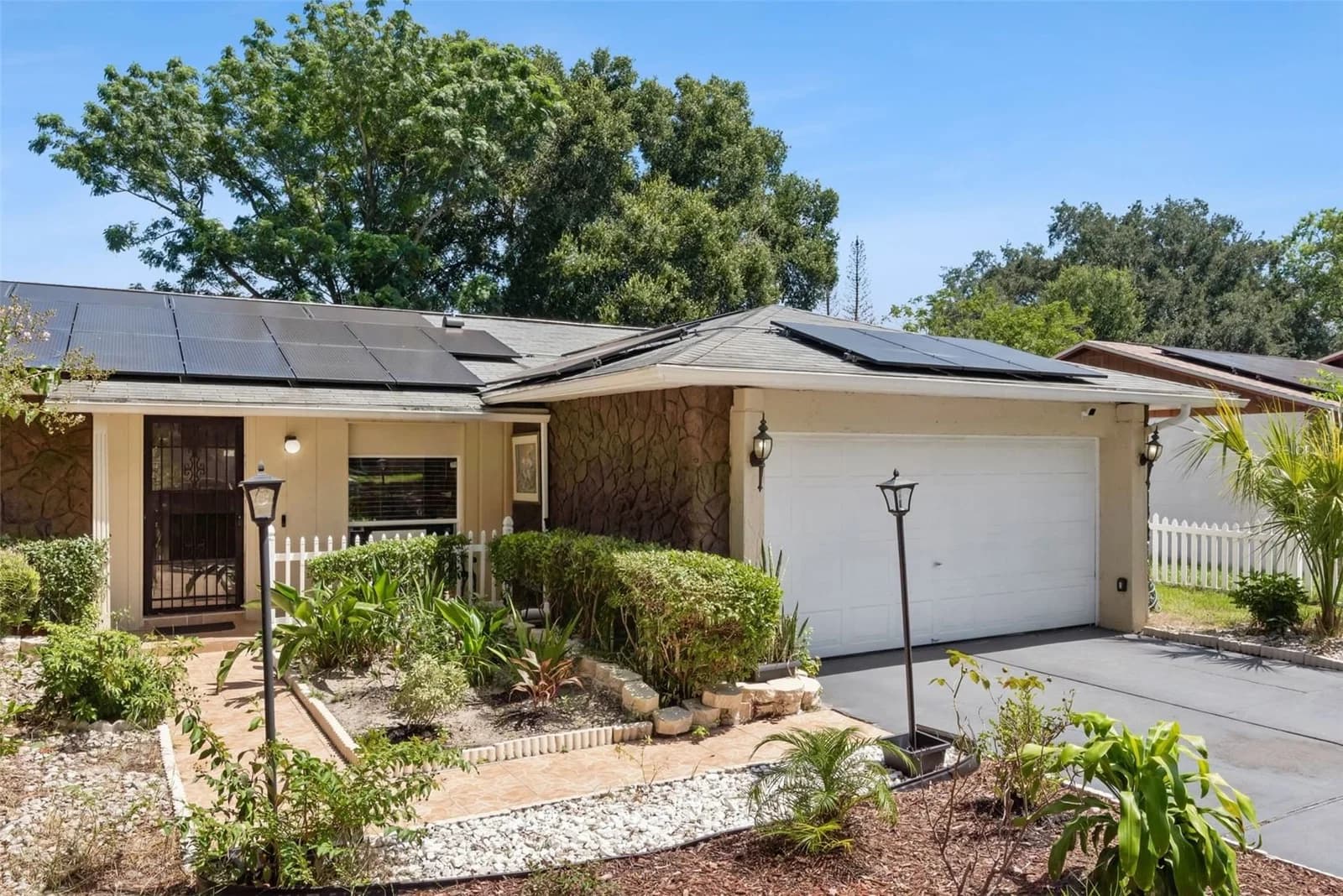 5851 HUTTON 3